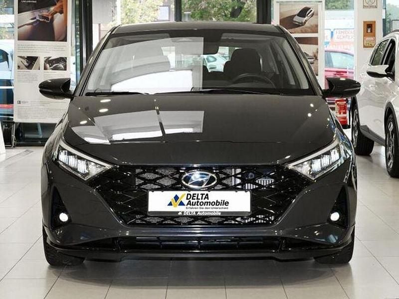 Gebraucht Hyundai i20 Trend 101 PS (74 kW) 2023 Aurora grey / met Kleinwagen