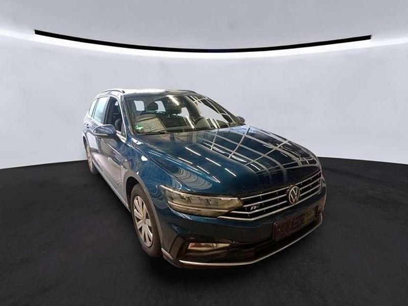 Blau Gebraucht 2023 VW Passat R-line Kombi | 23.900 € (Fairer Preis) - Bild 1/3