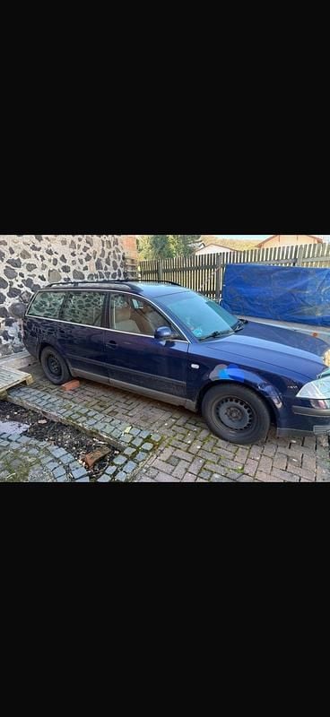 Usata VW Passat 131 CV (96 kW) 2003 Blu Station wagon