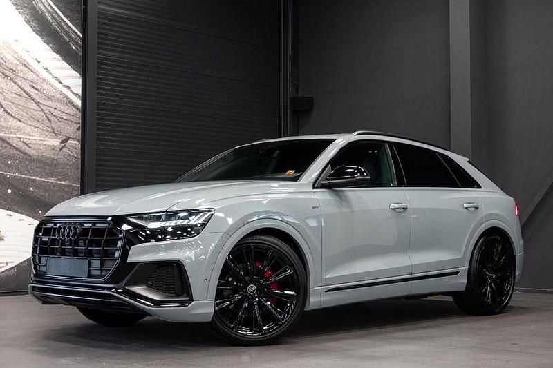 Grau Gebraucht 2023 Audi Q8 Proline SUV | 79.900 € (Etwas zu teuer) - Bild 1/4