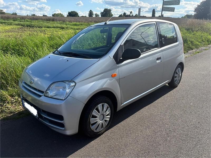 Silber Gebraucht 2006 Daihatsu Cuore Kleinwagen | 2.250 € (Fairer Preis) - Bild 1/4
