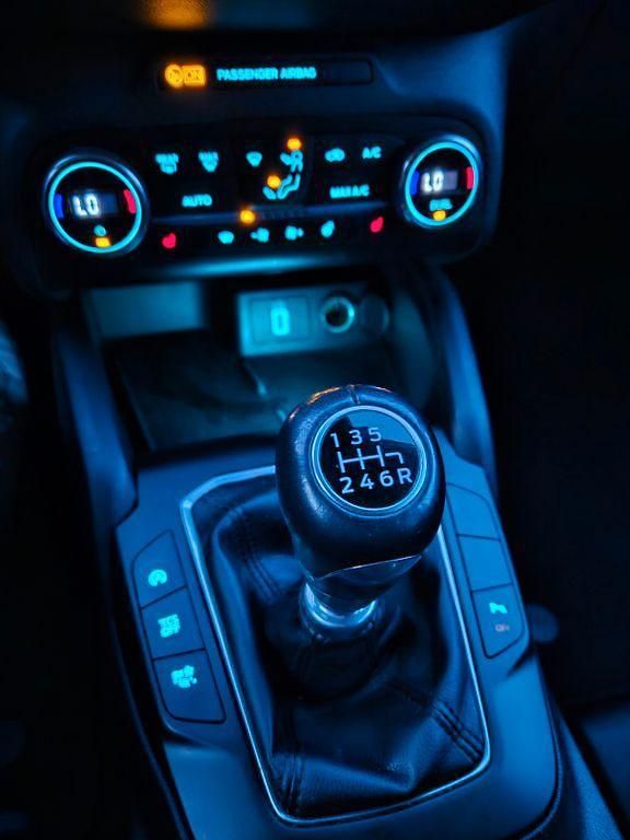 Gebraucht Ford Focus Trend 125 PS (91 kW) 2020 Weiß Limousine