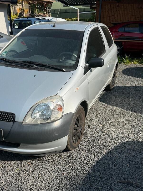 Silber Gebraucht 2012 Toyota Yaris Kleinwagen | 2.000 € (Superpreis) - Bild 1/4