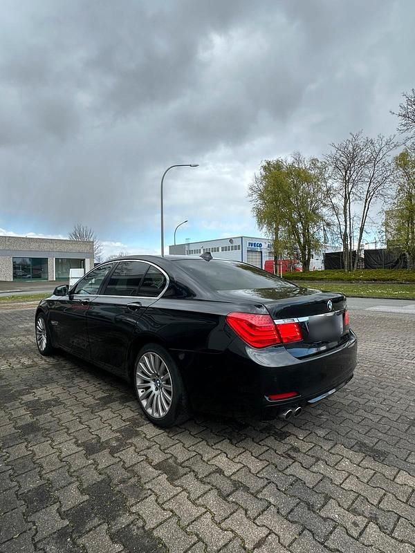 Gebraucht BMW 730 245 PS (180 kW) 2011 Schwarz Limousine