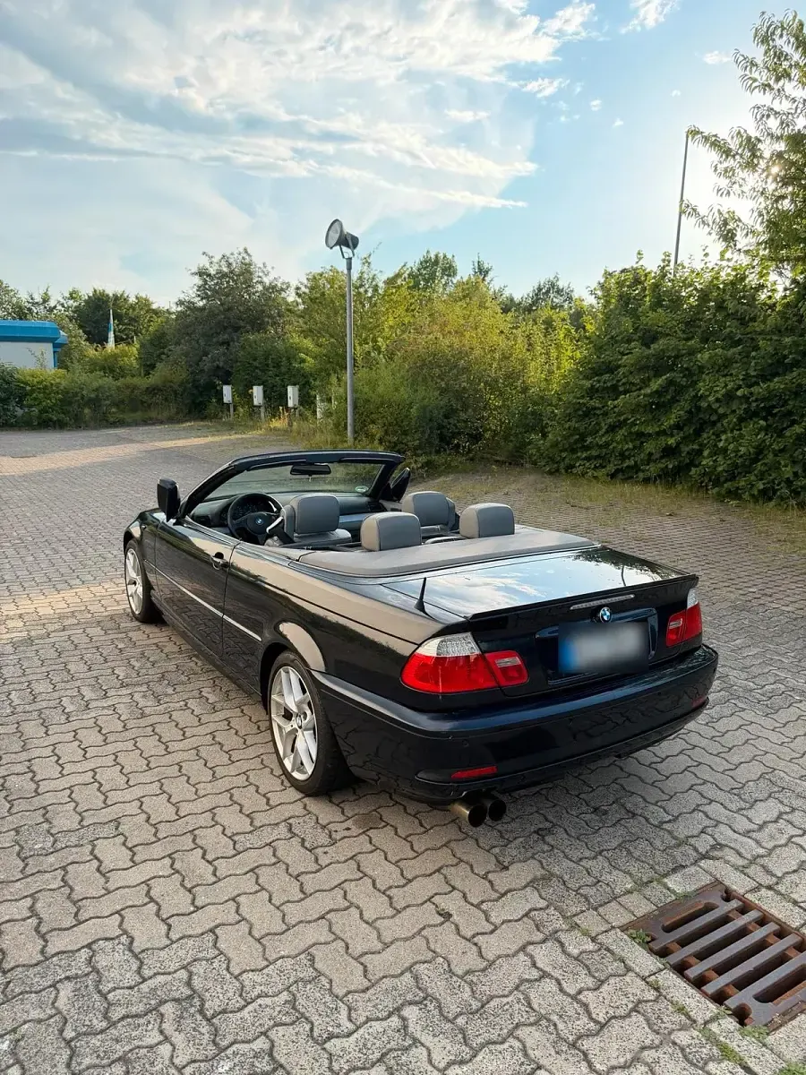Gebraucht BMW 318 150 PS (110 kW) 2006 Blau Cabrio