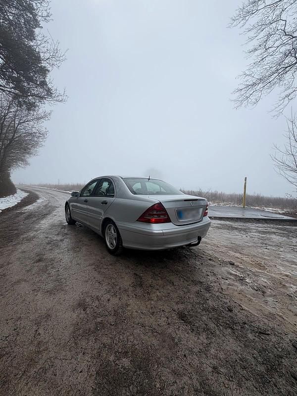 Gebraucht Mercedes C220 143 PS (105 kW) 2002 Silber Limousine