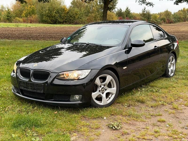 Schwarz Gebraucht 2009 BMW 320 Coupé | 6.200 € (Fairer Preis) - Bild 1/4