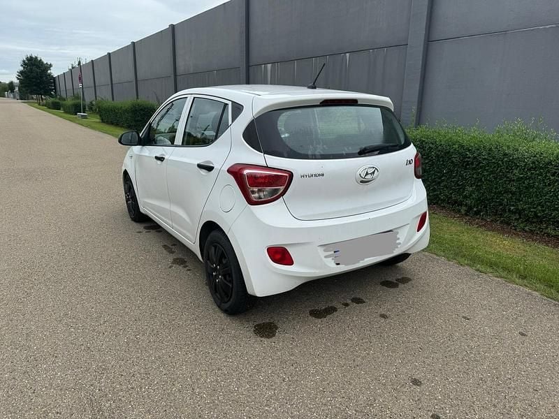 Usata Hyundai i10 67 CV (49 kW) 2016 Bianco Utilitaria