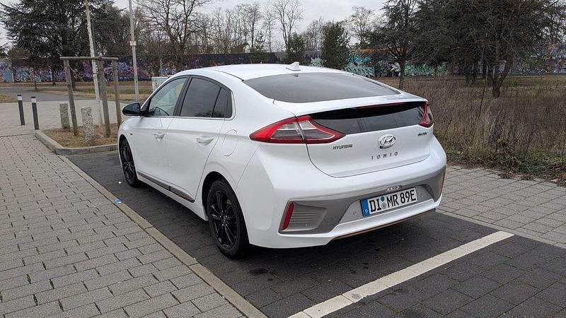 Gebraucht Hyundai Ioniq Premium 88 kW (120 PS) 2019 Weiß Kleinwagen