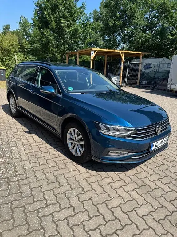 Gebraucht VW Passat Business 150 PS (110 kW) 2021 Blau Kombi