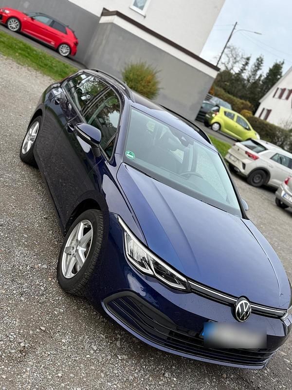 Blau Gebraucht 2021 VW Golf VIII Kombi | 16.500 € (Superpreis) - Bild 1/4
