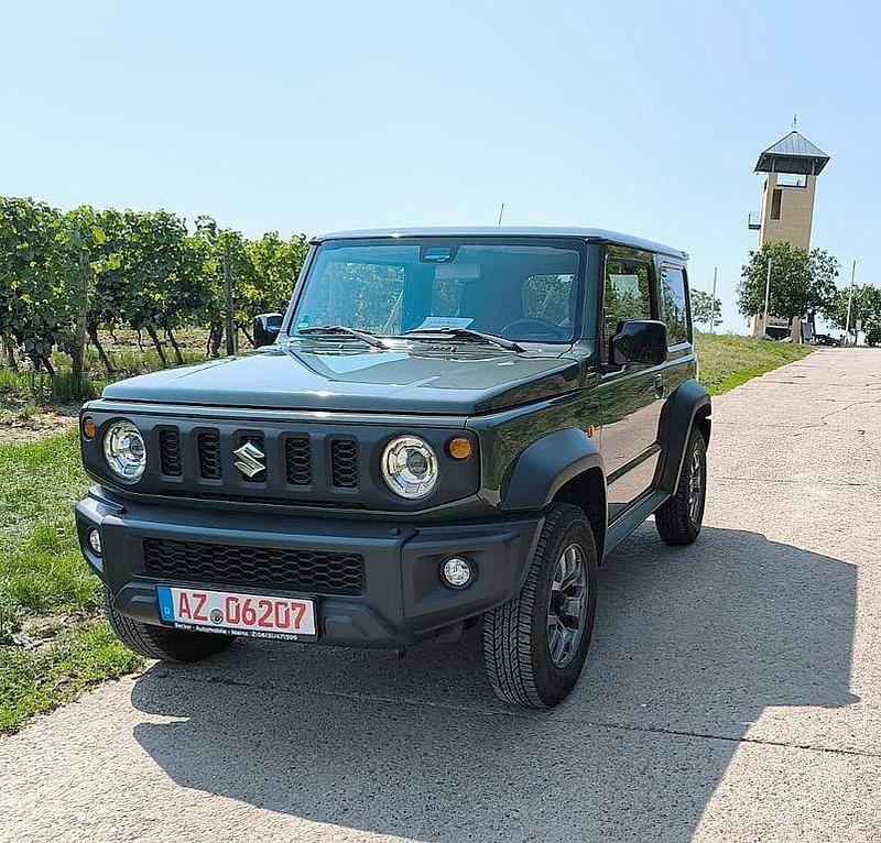 Grün Gebraucht 2019 Suzuki Jimny Comfort+ SUV | 31.600 € (Fairer Preis) - Bild 1/4