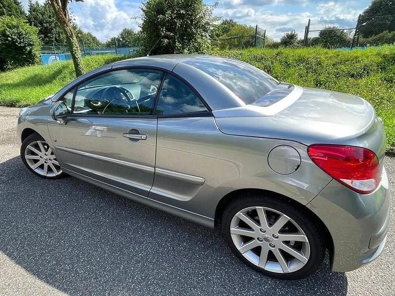 Silber Gebraucht 2010 Peugeot 207 CC Roland Garros Cabrio | 4.500 € (Fairer Preis) - Bild 1/4