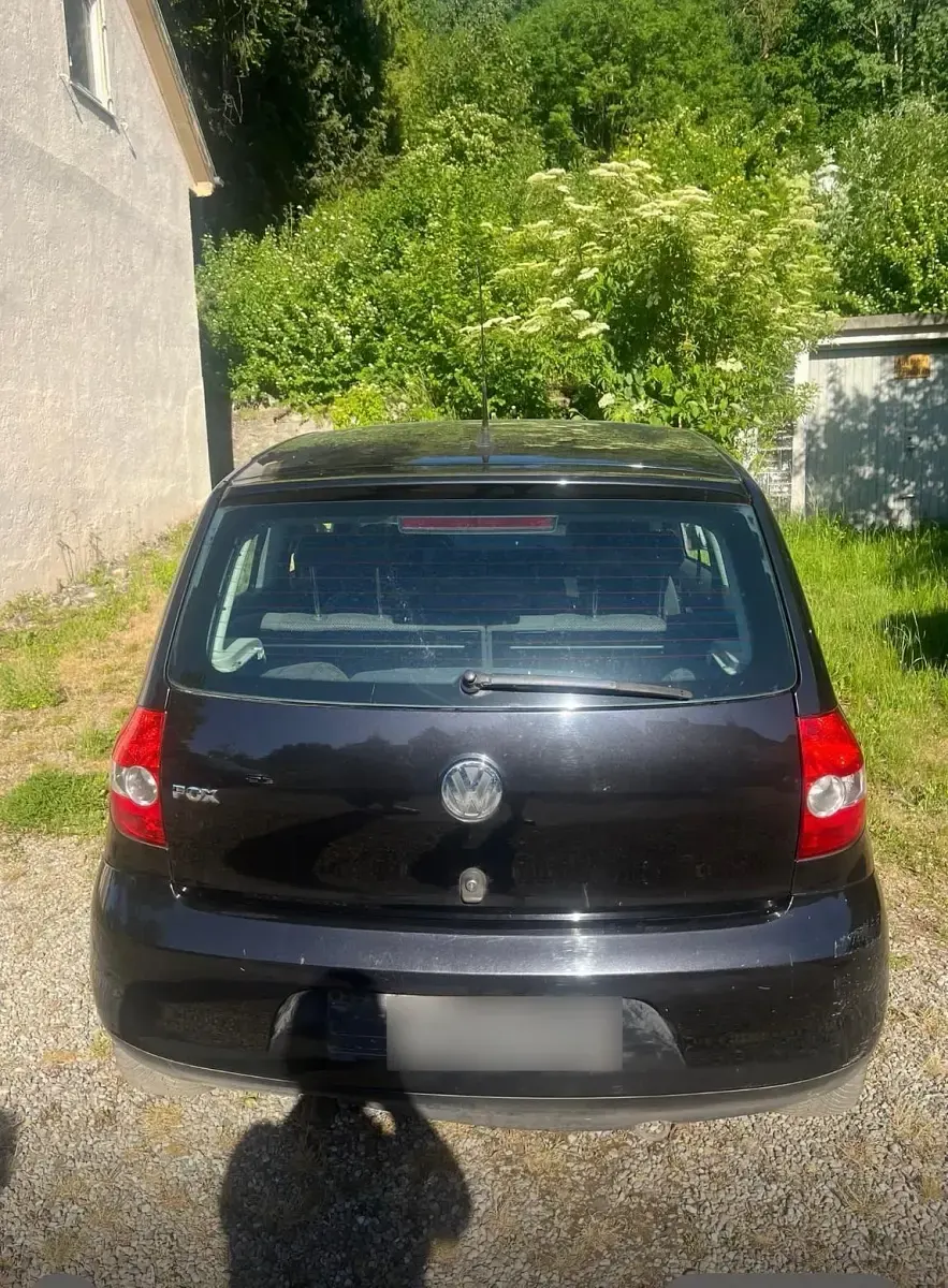 Gebraucht VW Fox 54 PS (39 kW) 2009 Schwarz Kleinwagen