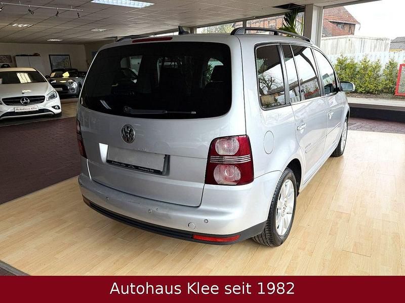 Gebraucht VW Touran 105 PS (77 kW) 2009 Silber Van / Kleinbus