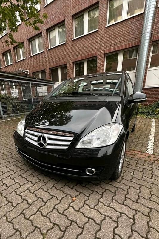 Gebraucht Mercedes A180 109 PS (80 kW) 2011 Schwarz Kleinwagen