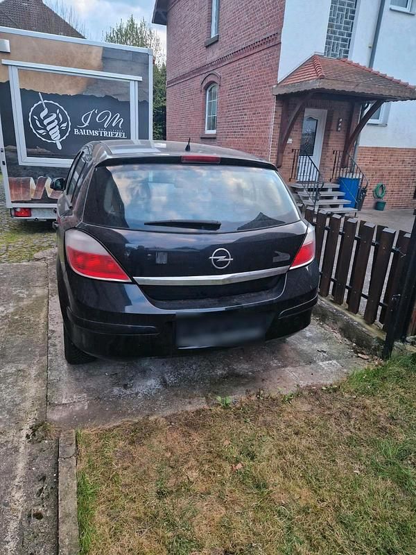 Second-hand Opel Astra 105 CP (77 kW) 2004 Albastru Hatchback