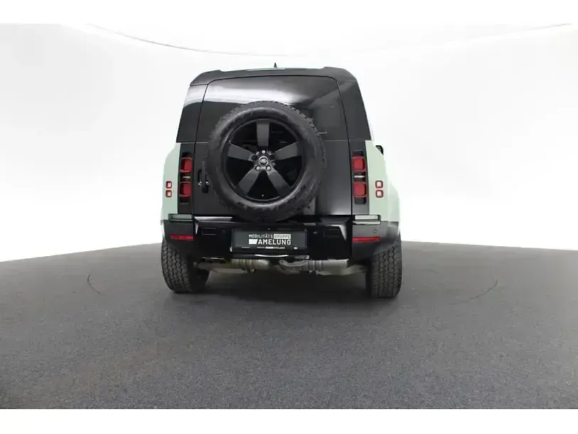 Gebraucht Land Rover Defender 75th Limited Edition 300 PS (220 kW) 2024 Grün SUV