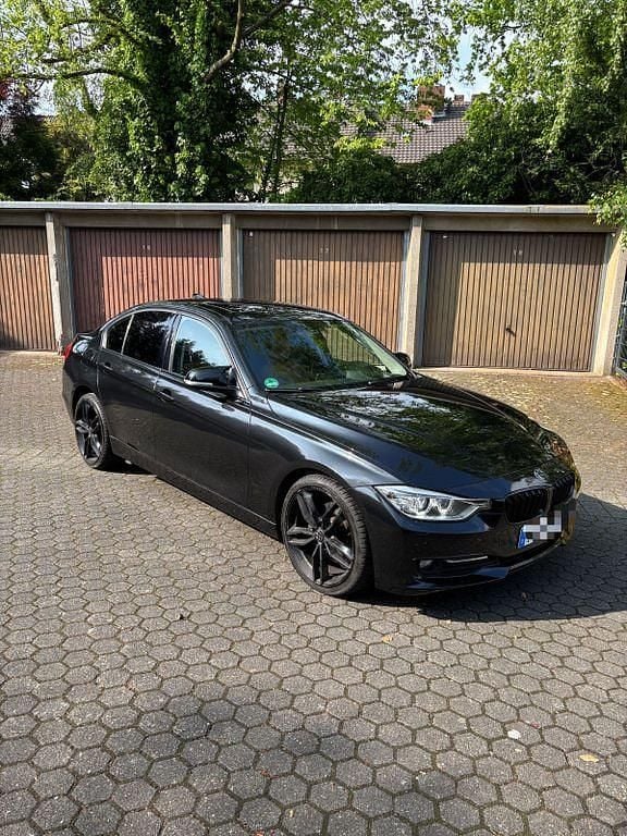 Schwarz Gebraucht 2013 BMW 320 Luxury Line Limousine | 14.500 € (Fairer Preis) - Bild 1/4