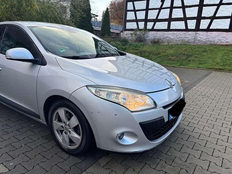 Gebraucht Renault Mégane III Dynamique 131 PS (96 kW) 2009 Silber Kleinwagen