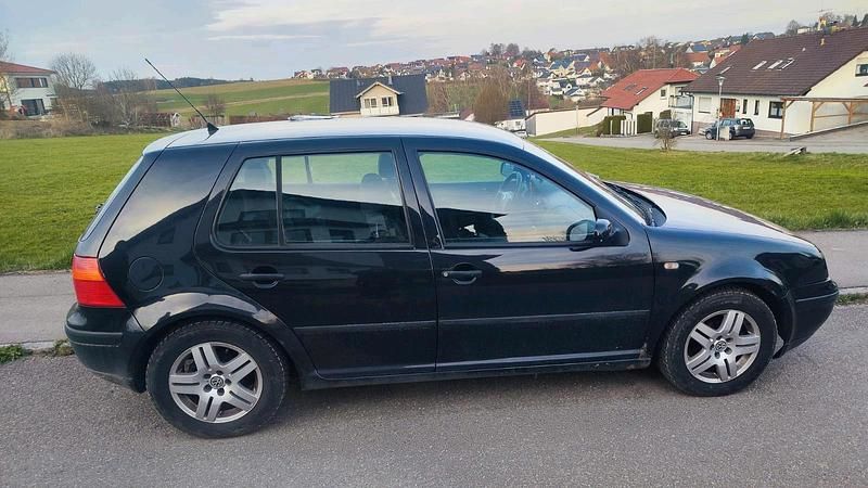 Gebraucht VW Golf IV 100 PS (73 kW) 2000 Schwarz Limousine