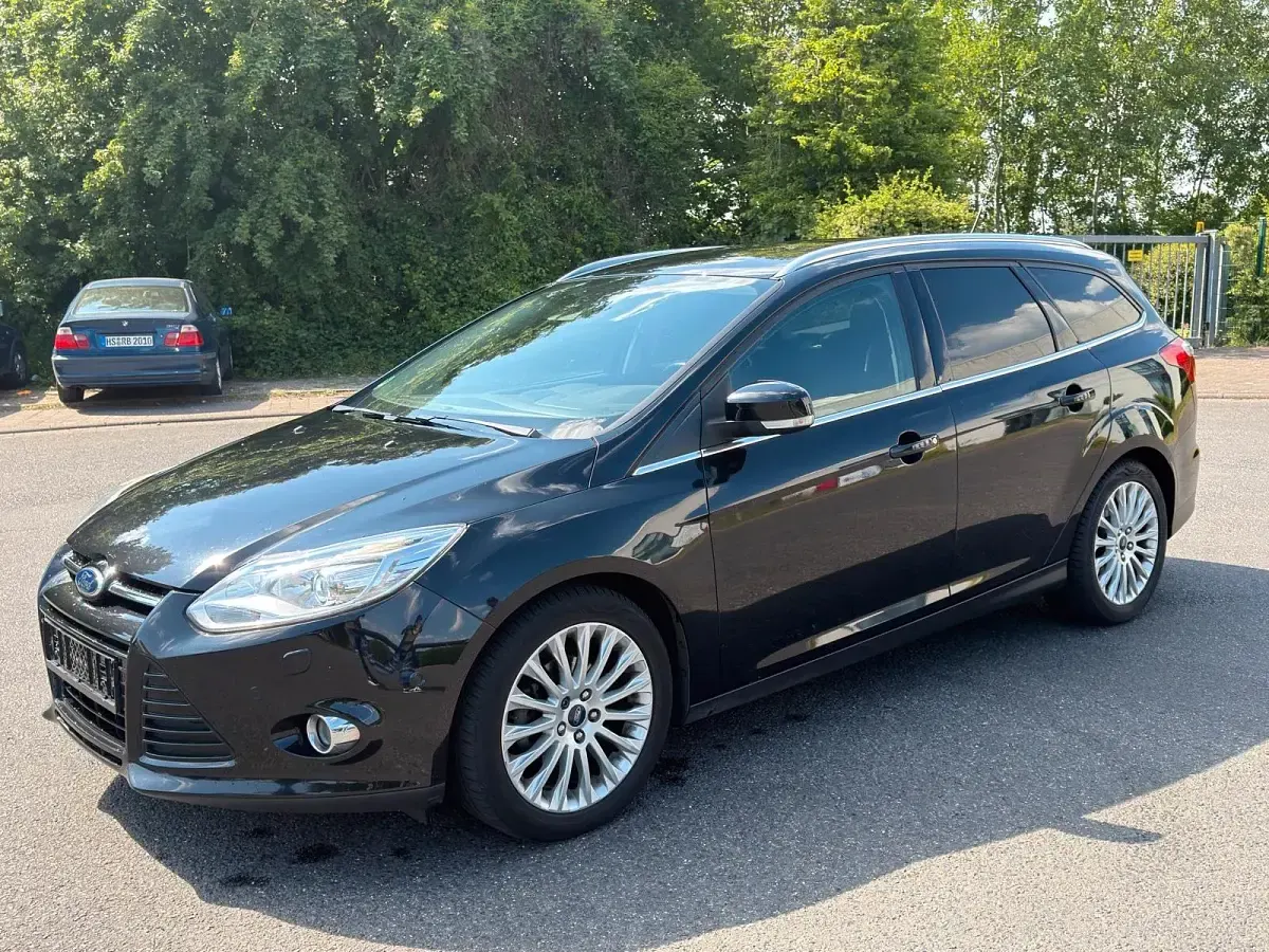 Gebraucht Ford Focus 122 PS (89 kW) 2014 Schwarz Kombi