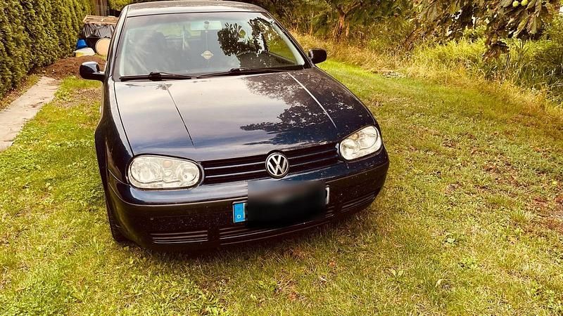 Blau Gebraucht 2001 VW Golf IV Kleinwagen | 2.250 € (Fairer Preis) - Bild 1/4