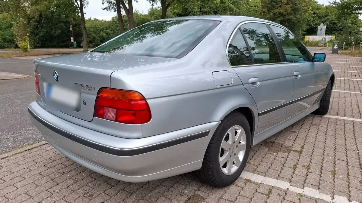 Gebraucht BMW 528 193 PS (141 kW) 1997 Silber Limousine