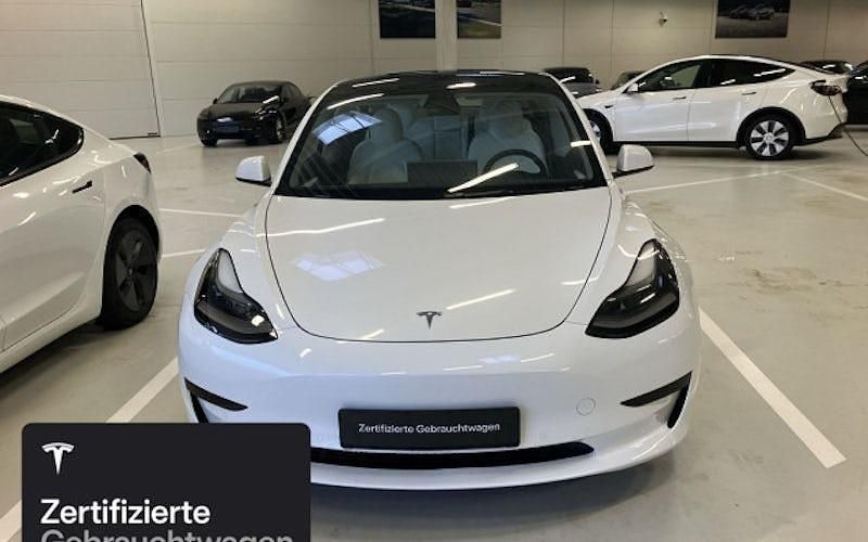 Gebraucht Tesla Model 3 Standard Range 205 kW (279 PS) 2021 Weiß Limousine