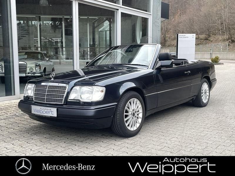 Second-hand Mercedes E320 220 CP (161 kW) 1996 Negru Cabrio