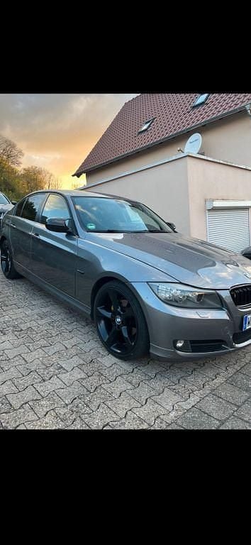 Second-hand BMW 318 143 CP (105 kW) 2011 Argintiu Berlinǎ