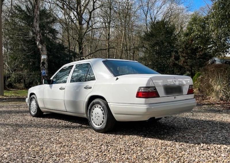 Gebraucht Mercedes E320 220 PS (161 kW) 1994 Weiß Limousine
