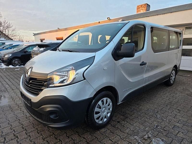 Silber Gebraucht 2015 Renault Trafic Expression Van / Kleinbus | 14.999 € (Guter Preis) - Bild 1/4