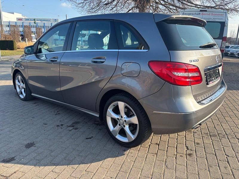 Gebraucht Mercedes B180 122 PS (89 kW) 2014 Grau Van / Kleinbus