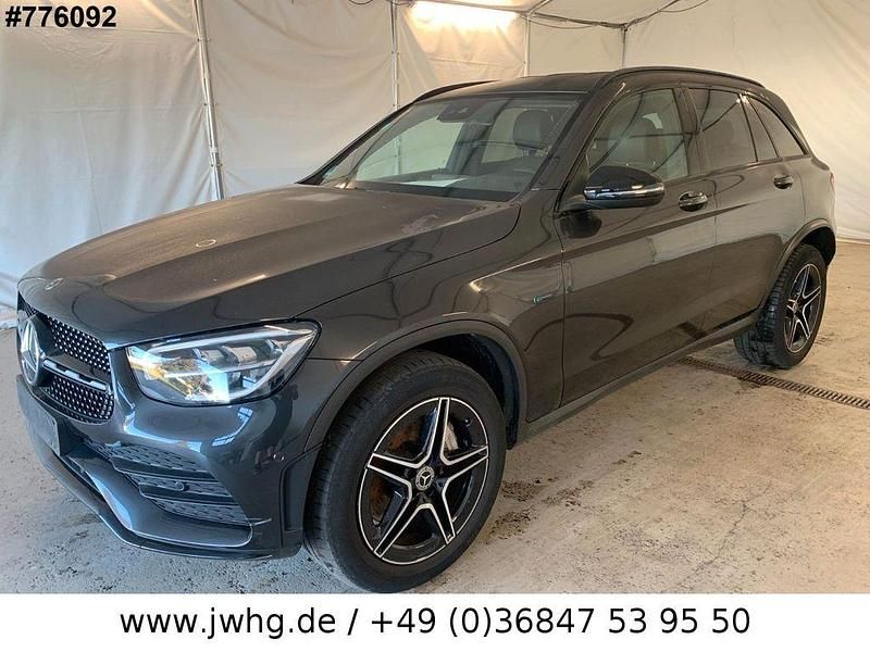 Grau Gebraucht 2021 Mercedes GLC300e AMG line SUV | 35.350 € (Guter Preis) - Bild 1/4
