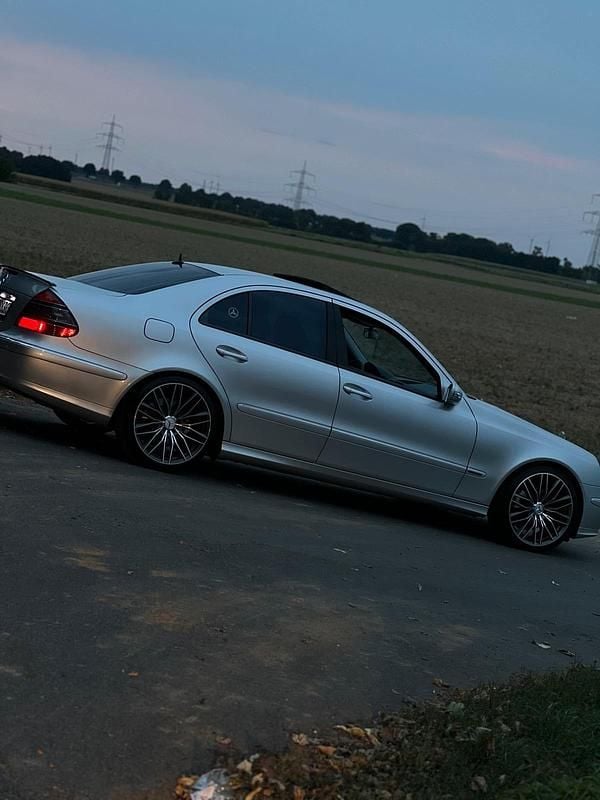 Silber Gebraucht 2002 Mercedes E270 Limousine | 6.500 € (Teuer) - Bild 1/4
