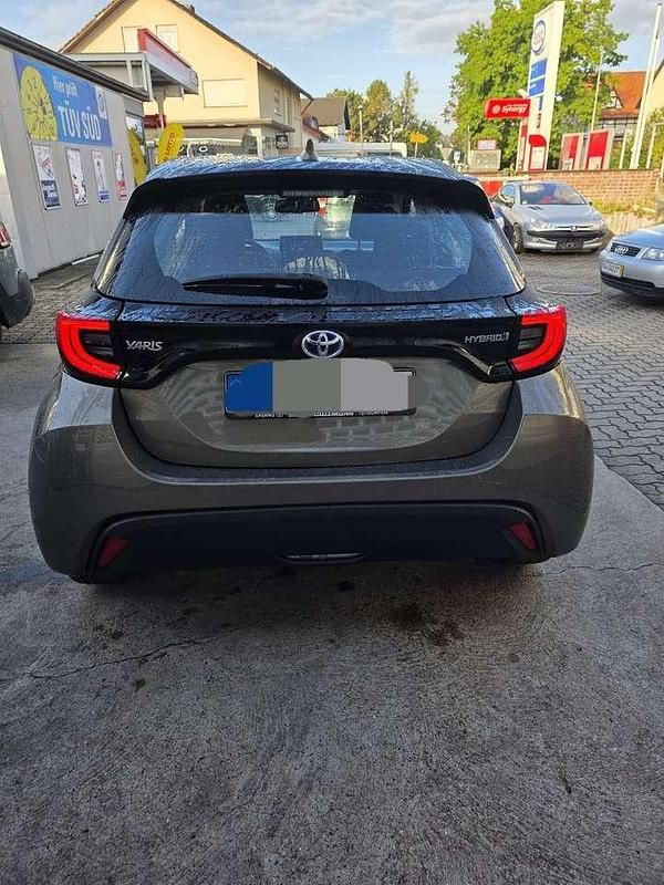 Gebraucht 2022 Toyota Yaris Hybrid Team Limousine | 18.000 € (Guter Preis) - Bild 1/4