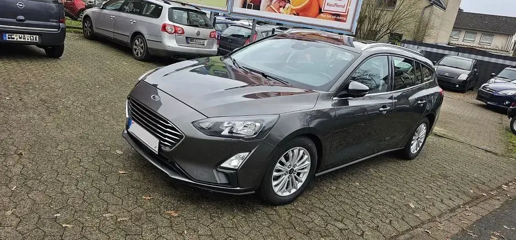 Gebraucht Ford Focus Titanium 120 PS (88 kW) 2020 Grau Limousine