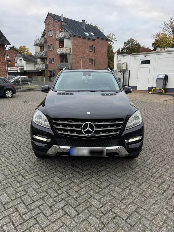 Gebraucht Mercedes ML350 258 PS (189 kW) 2012 Schwarz SUV
