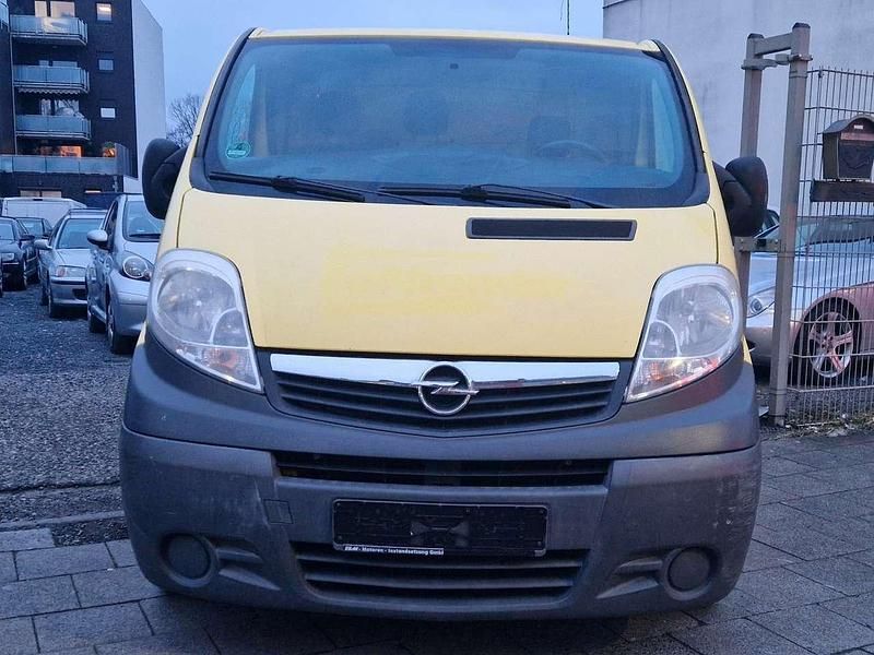 Gelb Gebraucht 2011 Opel Vivaro Van | 5.299 € - Bild 1/4