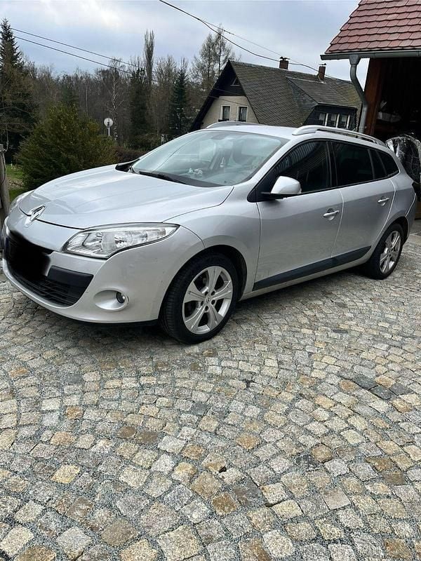 Silber Gebraucht 2009 Renault Mégane GrandTour Dynamique Kombi | 4.300 € (Fairer Preis) - Bild 1/4