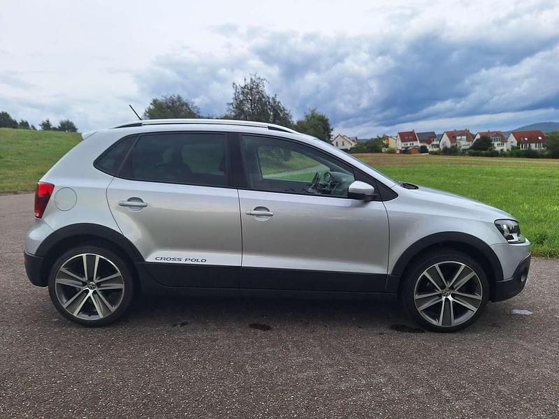 Silber Gebraucht 2010 VW Polo Cross Kleinwagen | 7.900 € (Teuer) - Bild 1/4