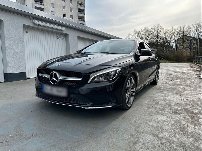 Gebraucht Mercedes CLA200 Urban 136 PS (100 kW) 2017 Schwarz Coupé
