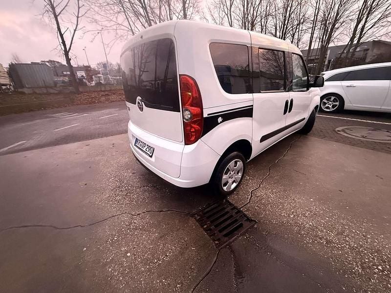 Gebraucht Opel Combo Edition 105 PS (77 kW) 2014 Kombi