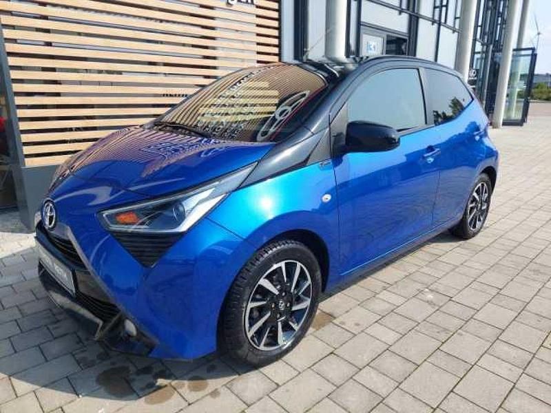 Kyotoblau metallic Gebraucht 2021 Toyota Aygo Kleinwagen | 11.910 € (Fairer Preis) - Bild 1/4