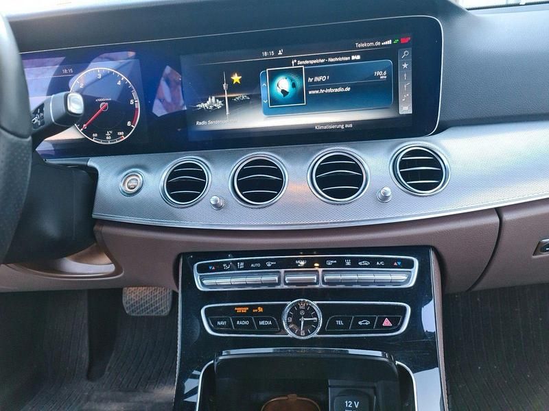 Gebraucht Mercedes E220 194 PS (142 kW) 2017 Grau Kombi