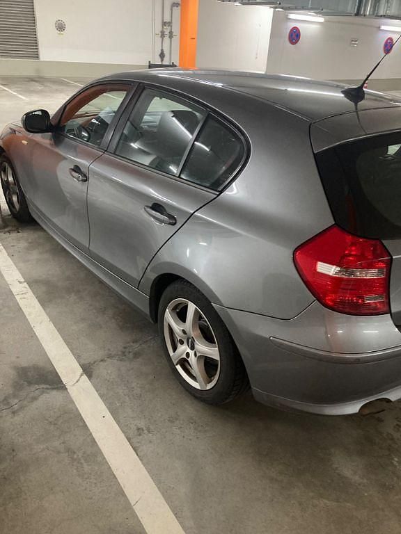 Grau Gebraucht 2011 BMW 116 Advantage Kleinwagen | 6.100 € (Fairer Preis) - Bild 1/4