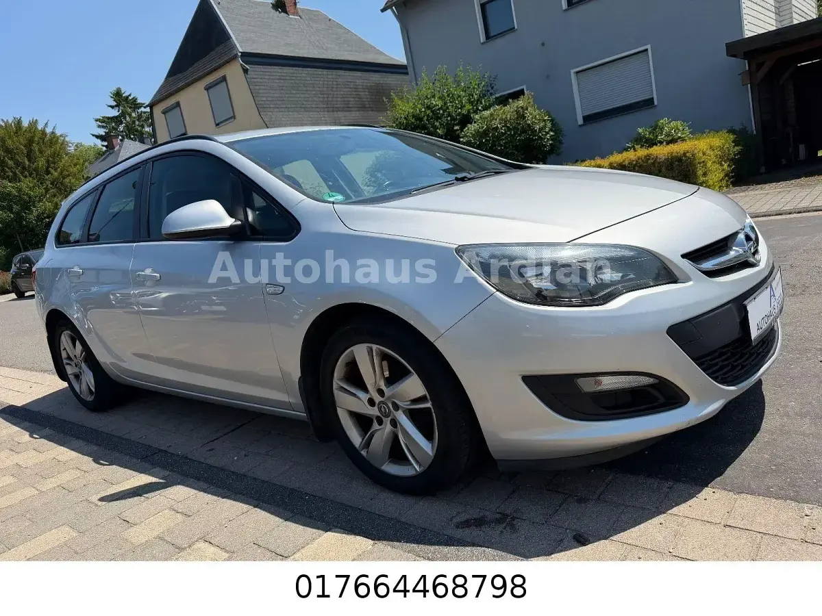 Gebraucht Opel Astra Edition 110 PS (80 kW) 2014 Silber Kombi