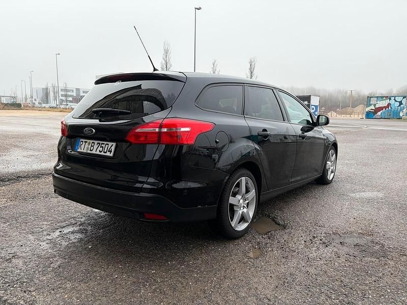 Gebraucht Ford Focus 120 PS (88 kW) 2016 Schwarz Kombi