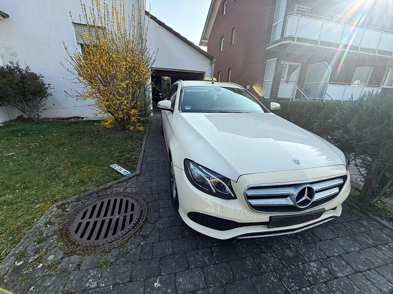 Gebraucht Mercedes E200 150 PS (110 kW) 2018 Beige Kombi
